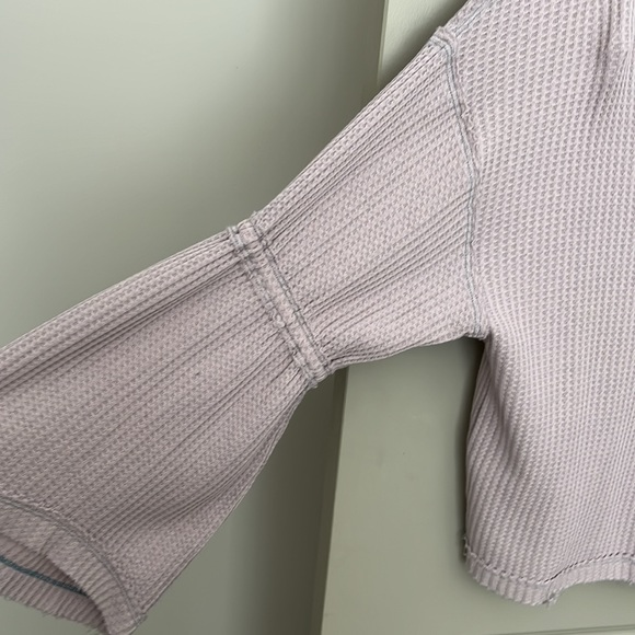 Free people light purple waffle knit top with bell sleeves. Size small - Picture 3 of 3